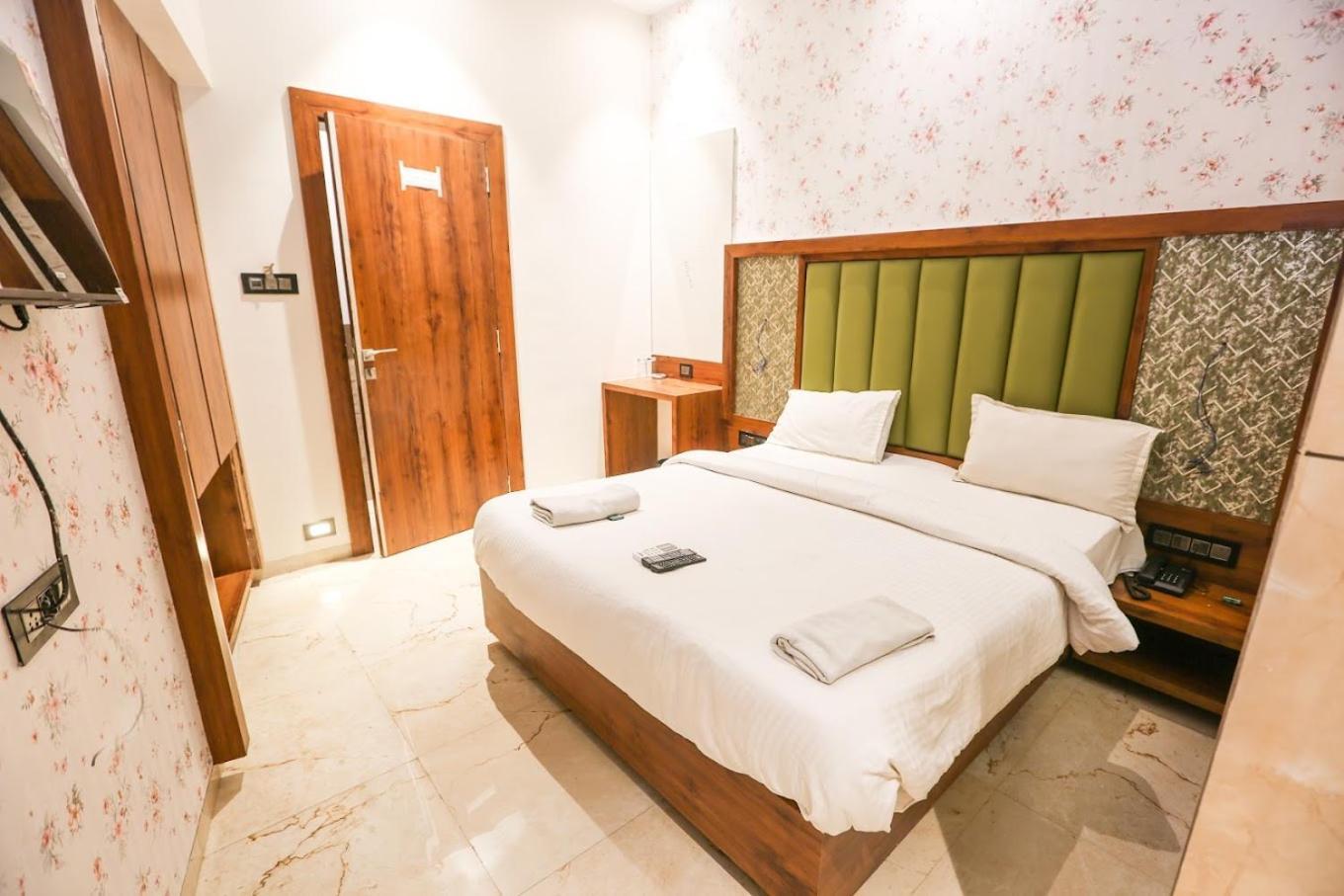 Hotel Sahara Lodging & Boarding Mira-Bhayandar Exterior foto