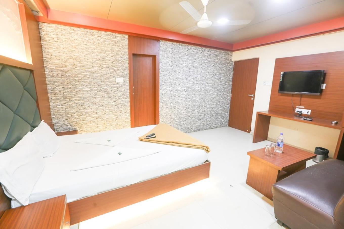 Hotel Sahara Lodging & Boarding Mira-Bhayandar Exterior foto
